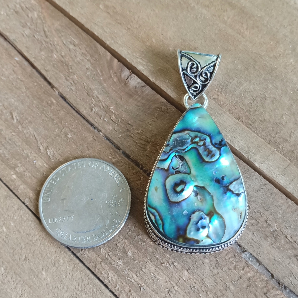 Elegant Blue Abalone Pendant Necklace - Picture 2 of 12